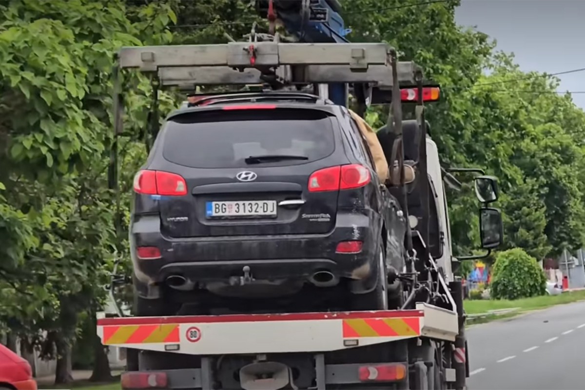 Opsadno stanje u selima: Policija traga za Nešovićem, odvezen džip (VIDEO)