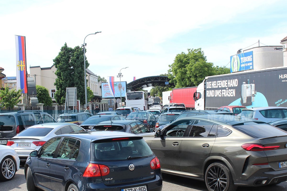 Priče iz gužve na granici u Gradišci: Kolona kao Kineski zid, vidi se iz vasione