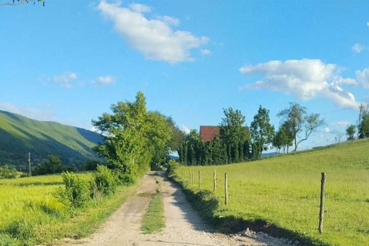 Mještani kod Bihaća sami asfaltirali put, za završetak treba još 20.000 KM