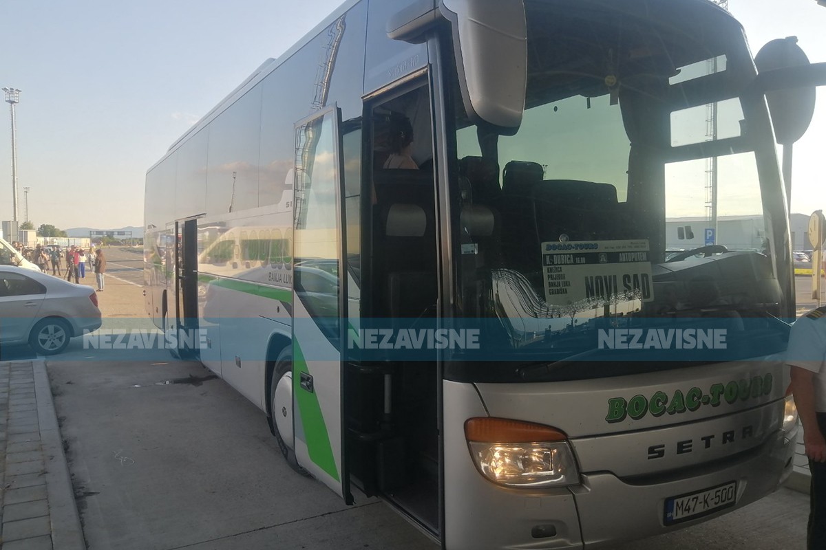 Prvi autobus prelazi preko novootvorenog graničnog prelaza u Gradišci