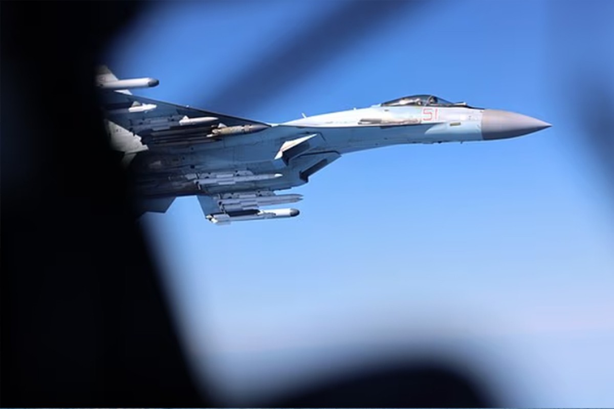 Drama na Crnom moru: Ruski lovci britanskom avionu prišli na 6 metara (VIDEO)