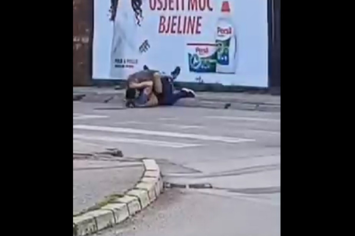 Haos u centru Banjaluke: Tuča pred prolaznicima (VIDEO)