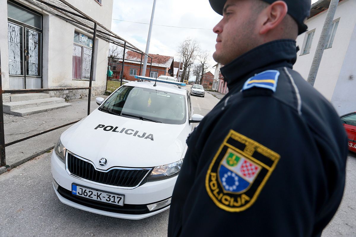 Muškarac prijetio masovnim ubistvima u BiH: “Glasovi mi govore da ubijam”