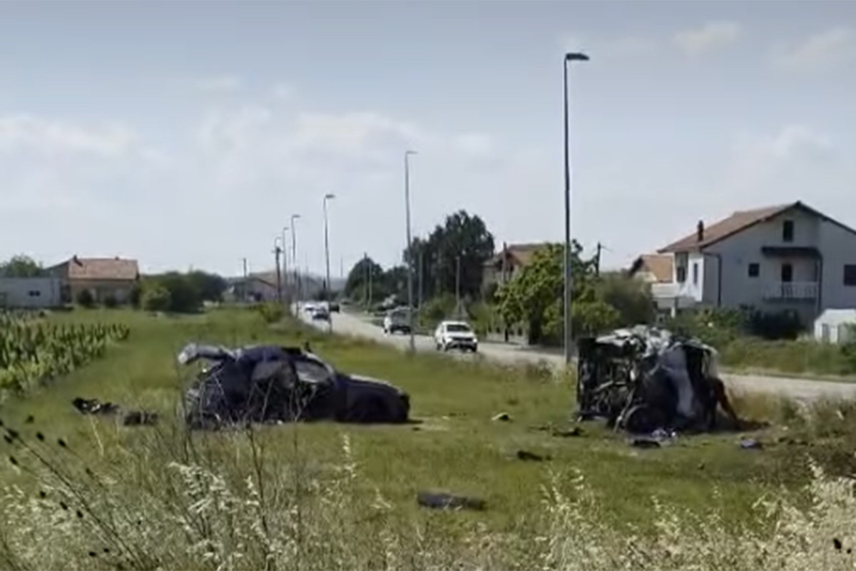 Težak sudar auta i kombija, tri mladića u mostarskoj bolnici (VIDEO)