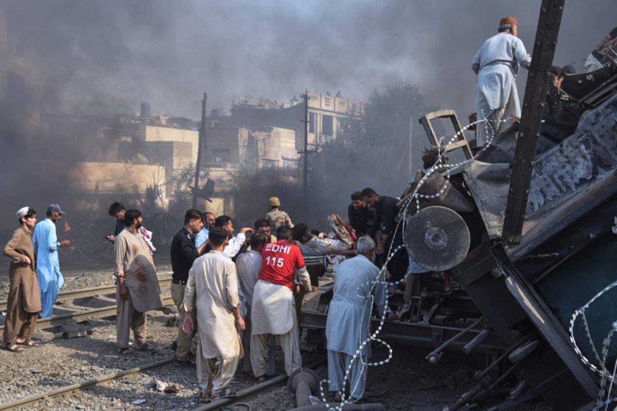 Napad na pruzi u Pakistanu: Eksplodirao voz, više od 24 mrtvih (VIDEO)