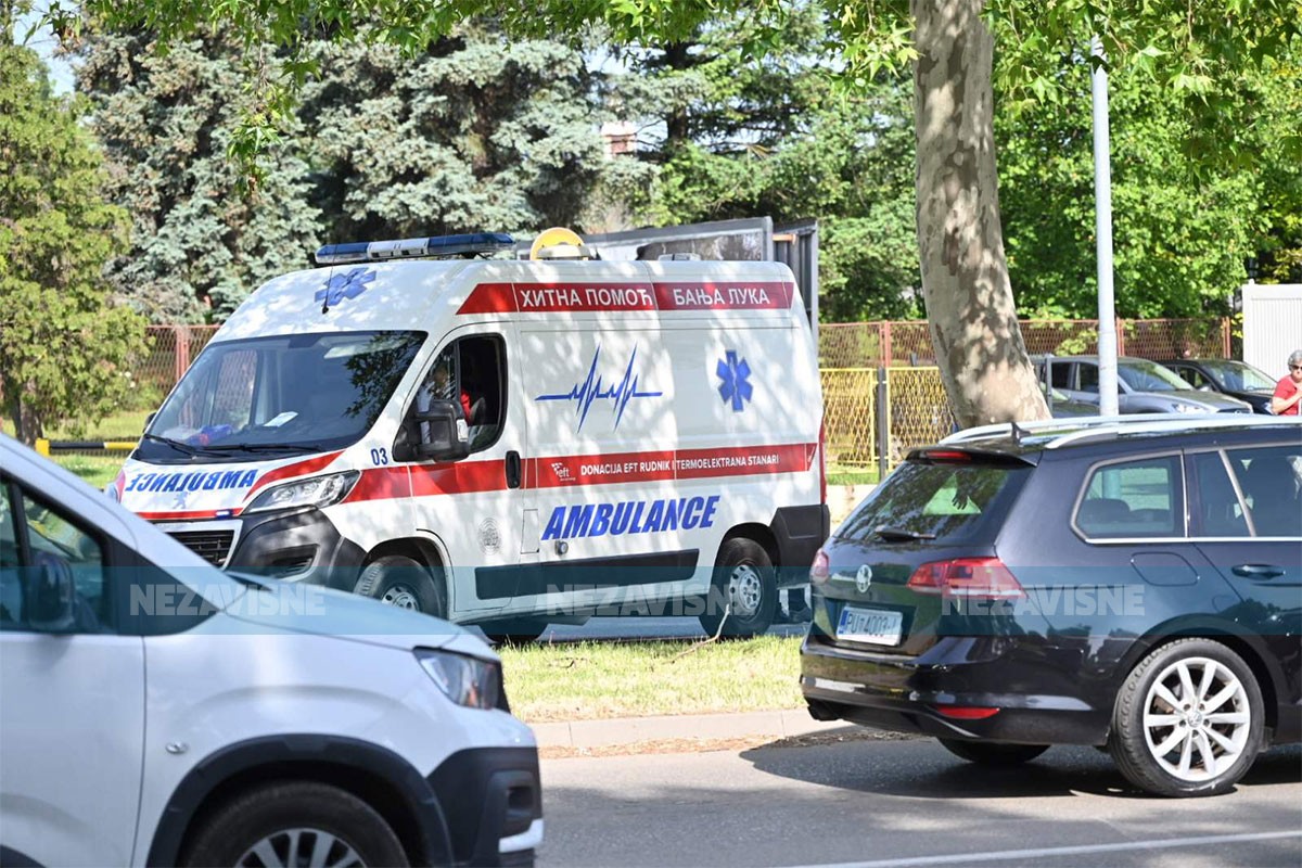 Autom udario biciklistu u Banjaluci: Blokiran saobraćaj, Hitna na terenu