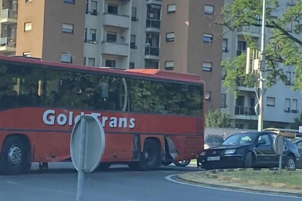 Sudar autobusa i automobila u Banjaluci