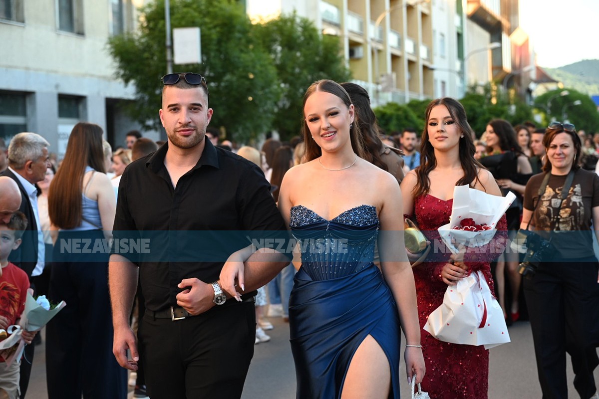 Ekonomisti maturirali, bilans uspjeha jedne generacije ispisan osmijesima i elegancijom (FOTO)