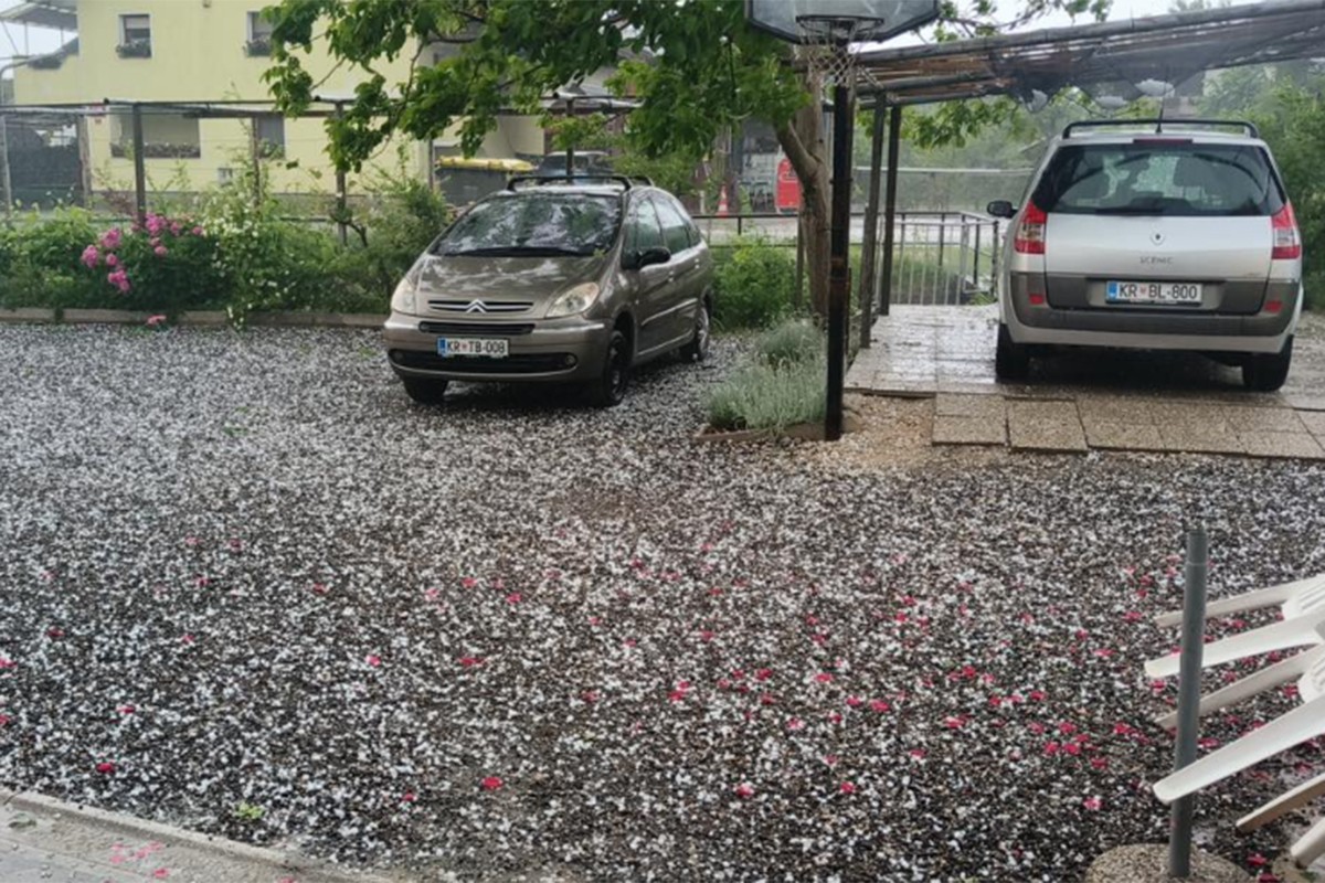 Jak vjetar i grad pogodili Sloveniju (FOTO/VIDEO)