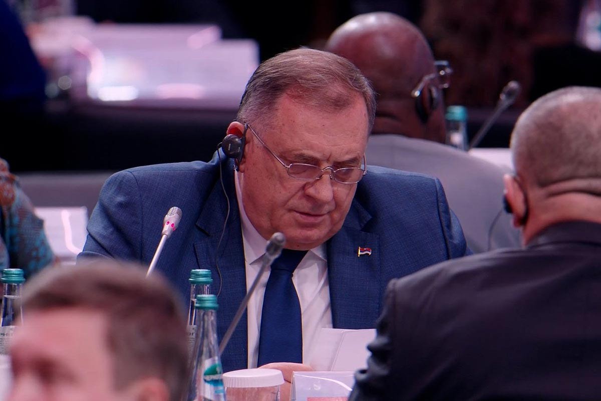 Dodik iz Moskve: "Male države umjetnici u preživljavanju"