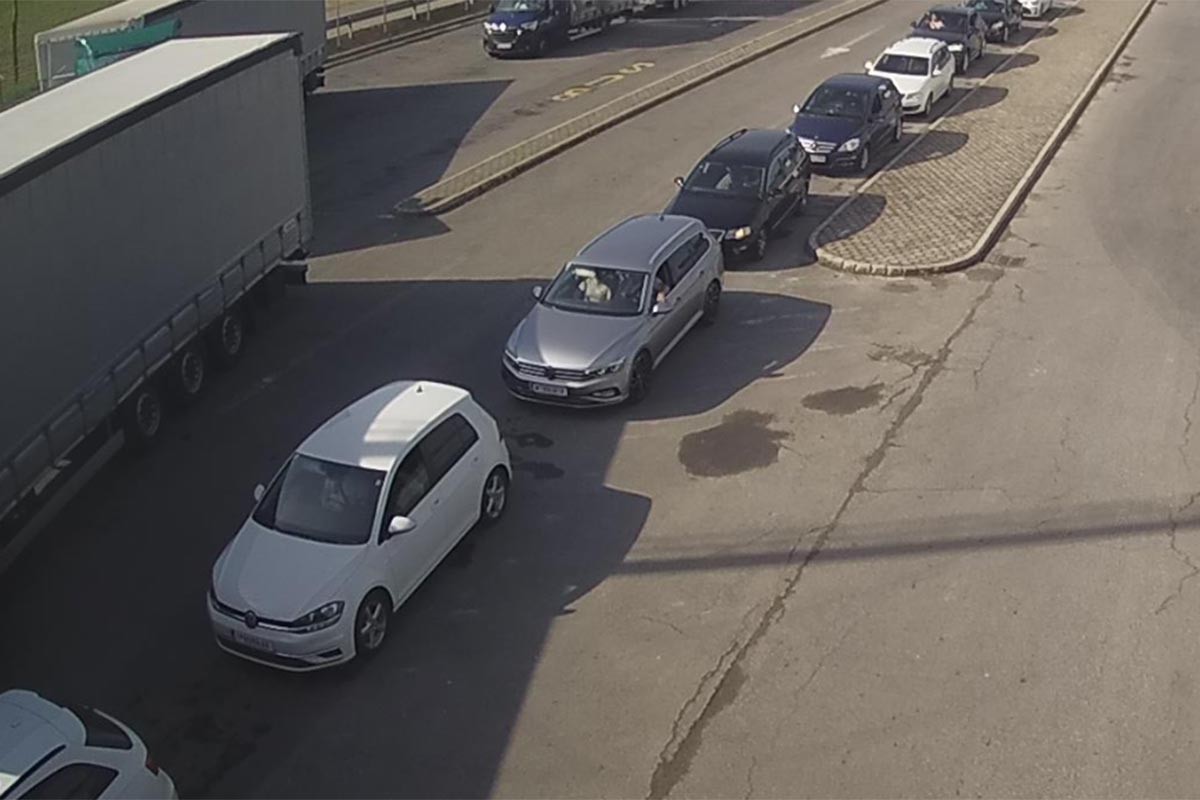 Saobraćaj se na većini puteva odvija nesmetano, gužva prema granici sa Hrvatskom