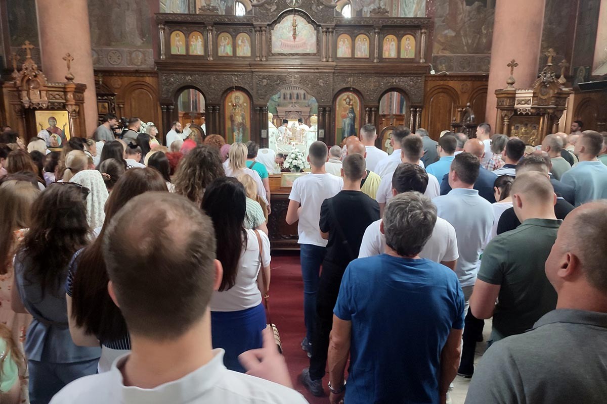 Banjalučki hram Svete Trojice obilježio krsnu slavu (FOTO)