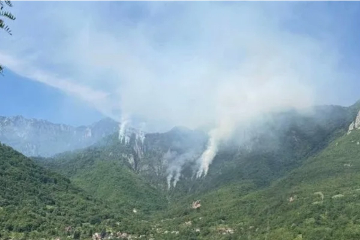 Požar kod Jablanice još aktivan, dim spriječio gašenje vatre iz vazduha