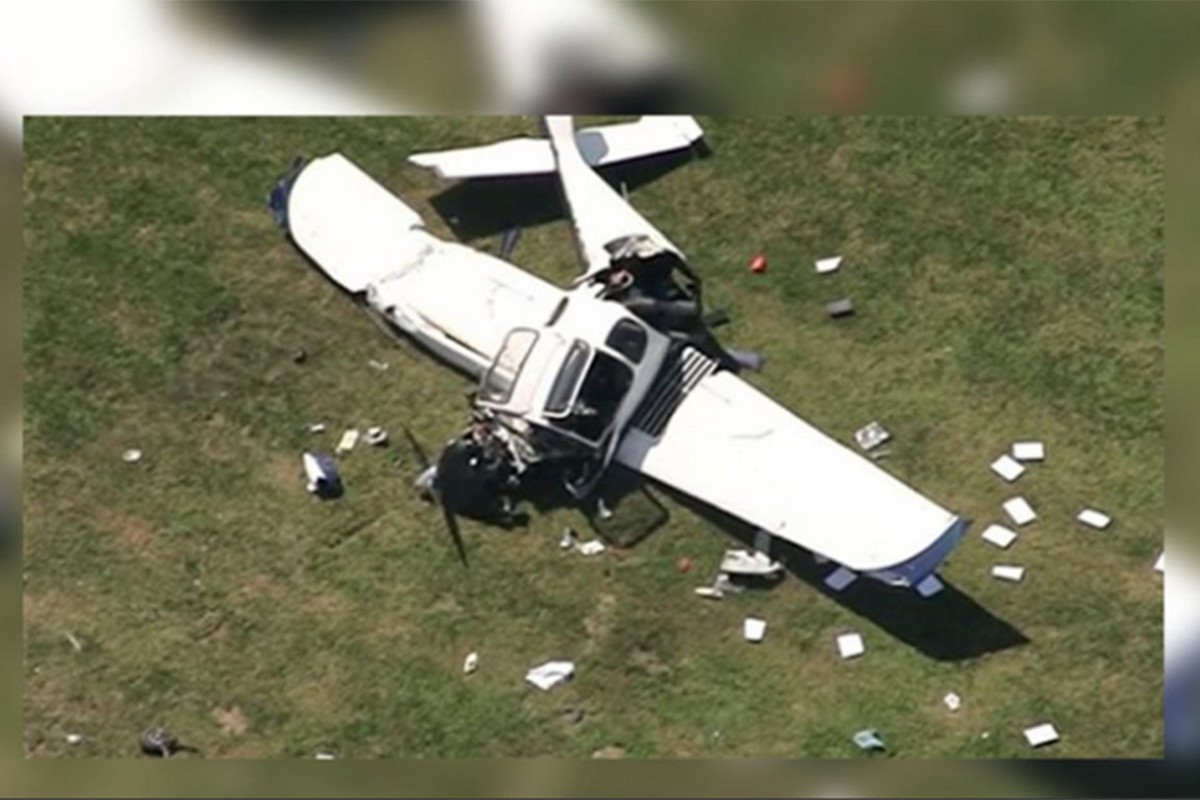 Srušio se mali avion, pilot preživio
