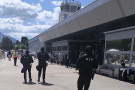 Avion iz Srbije sa 90 putnika zadržan na Aerodromu Tivat, u toku ...