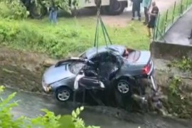 Vozač poginuo nakon slijetanja automobilom u rijeku Unu
