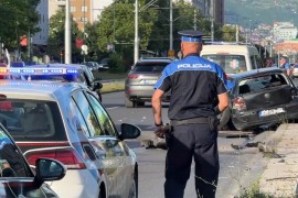 Teška saobraćajka u Sarajevu: S automobila otpali točkovi, ograda ...