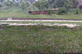 Led veličine lješnika padao u Palama, dio opštine ostao bez struje ...