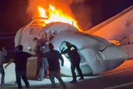 Avion u vlasništvu kompanije slavnog milijardera pao na auto-put, ima ...