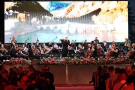Spektakl u Banjaluci: Koncert "Poklon Republici" još jednom oduševio ...