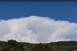 Nevrijeme u Dalmaciji, udari gromova izazvali požare (VIDEO)