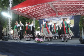 Hiljade učesnika na 13. Međunarodnom festivalu folklora u Trebinju ...