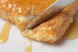 Hrskava feta sa susamom i medom: Grčki recept koji osvaja na prvi ...