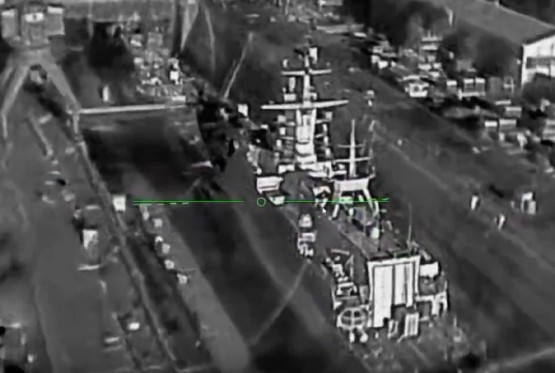Dramatičan snimak: Pogođen ruski vojni brod (VIDEO)