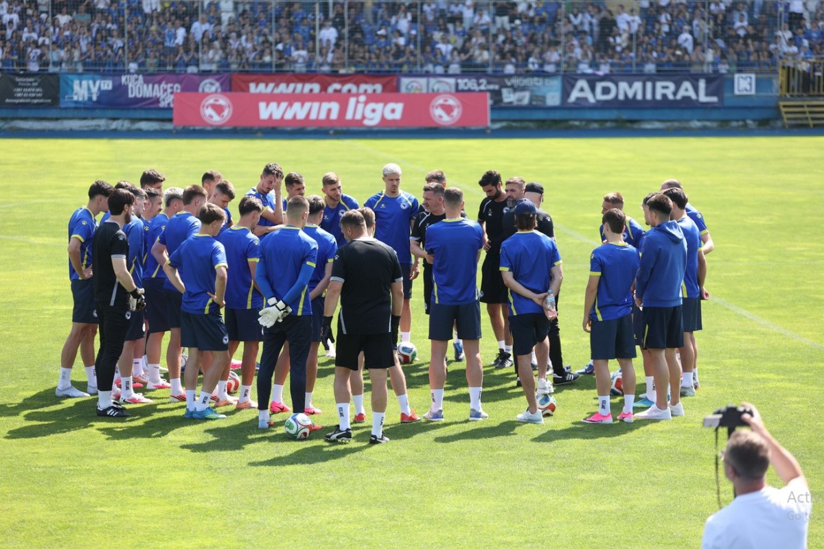 Ovacije pune "Grbavice" na posljednjem treningu "zmajeva" pred put na SP