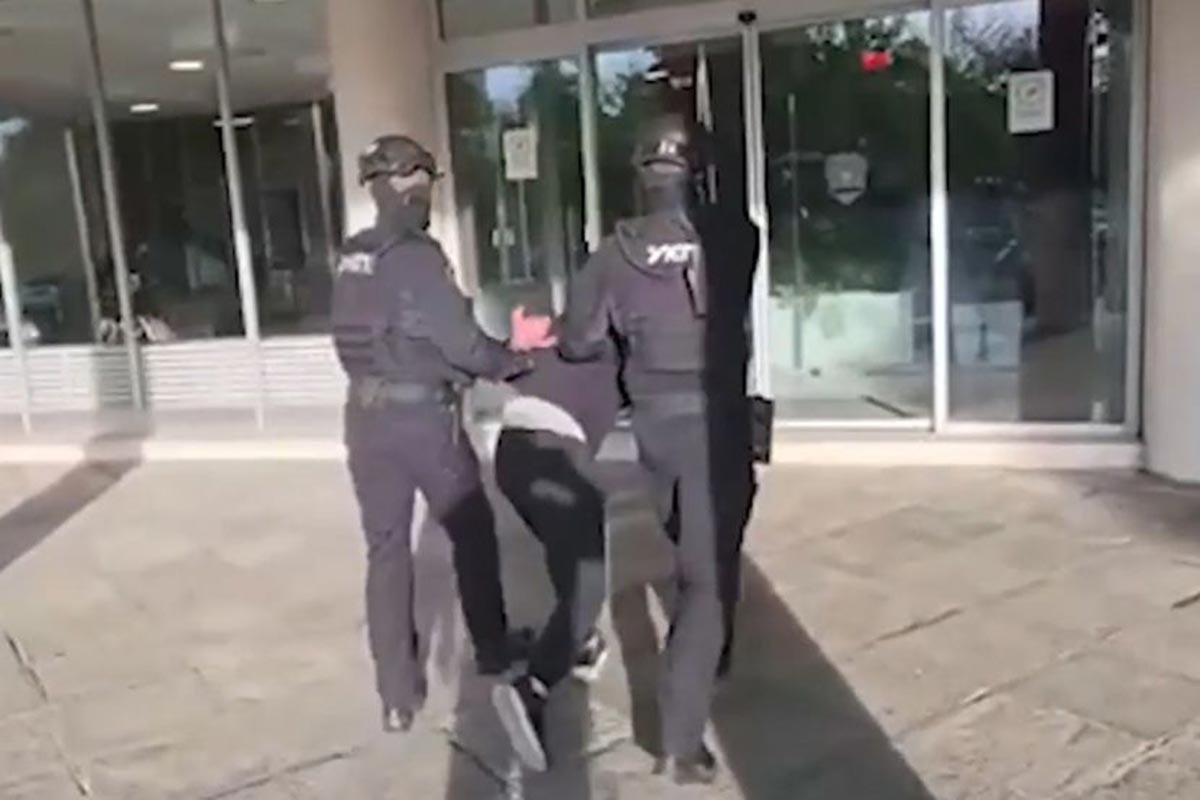 Policajci osumnjičeni za sporne dozvole za oružje: Uhapšen saradnik Veselina Milića?