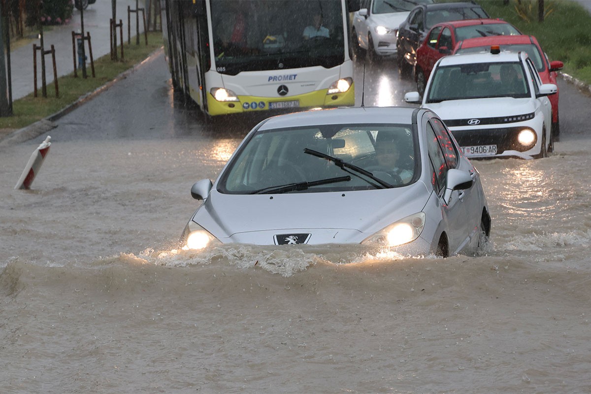 Jako nevrijeme pogodilo Hrvatsku: Splitske ulice pod vodom (FOTO, VIDEO)