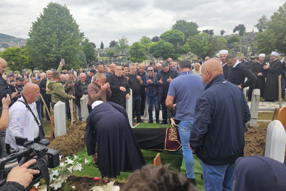 Na Barama sahranjena Sejda Bešlić, supruga legendarnog pjevača