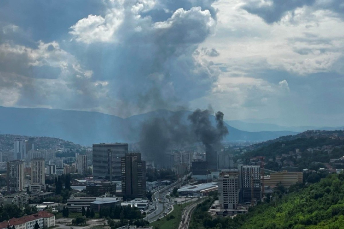 Veliki požar na području Sarajeva, vatrogasci na terenu
