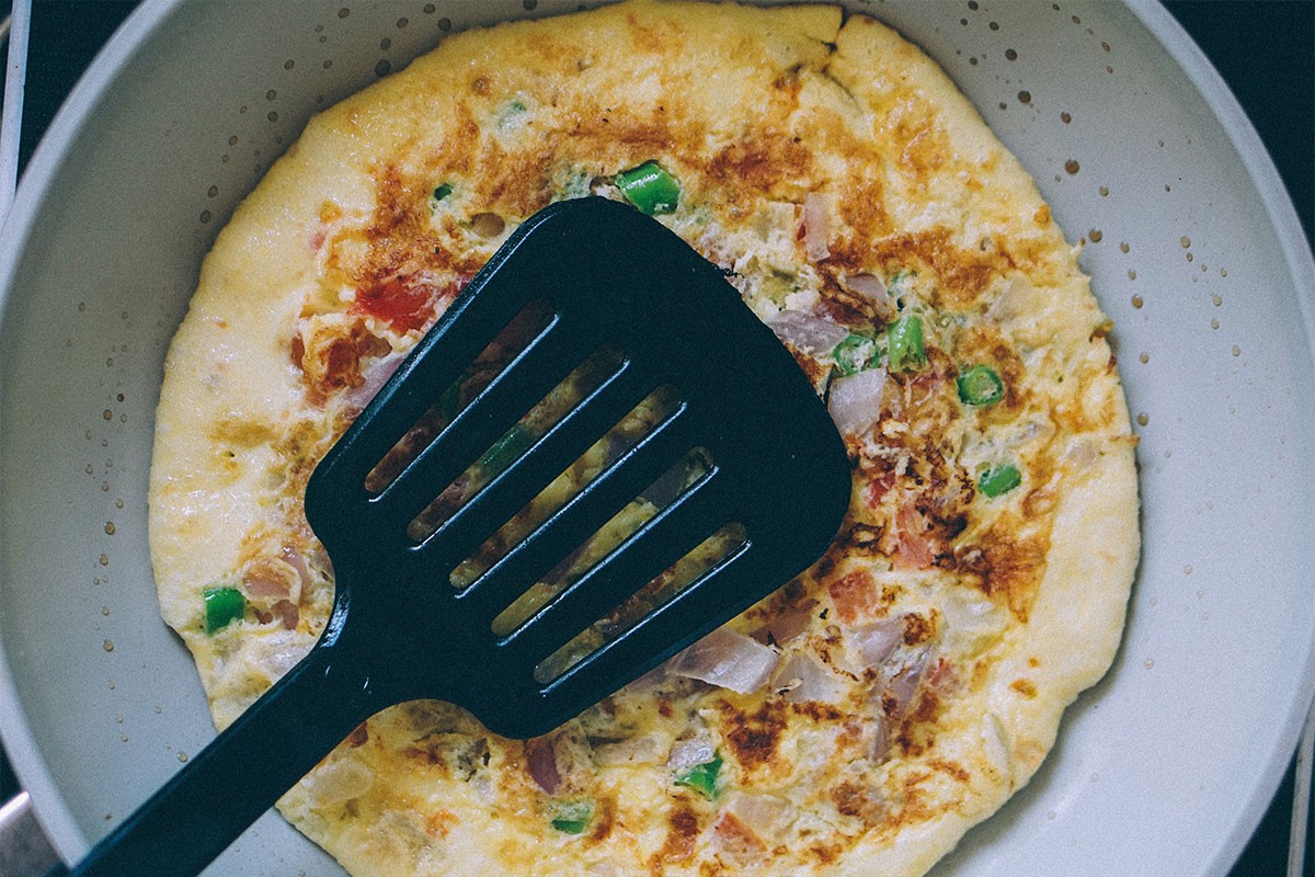Omlet sa mladim lukom: Savršen brzi doručak