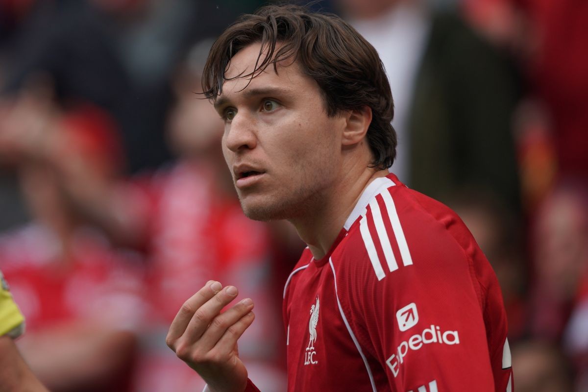Kijeza na izlaznim vratima Liverpula, Komo čeka signal