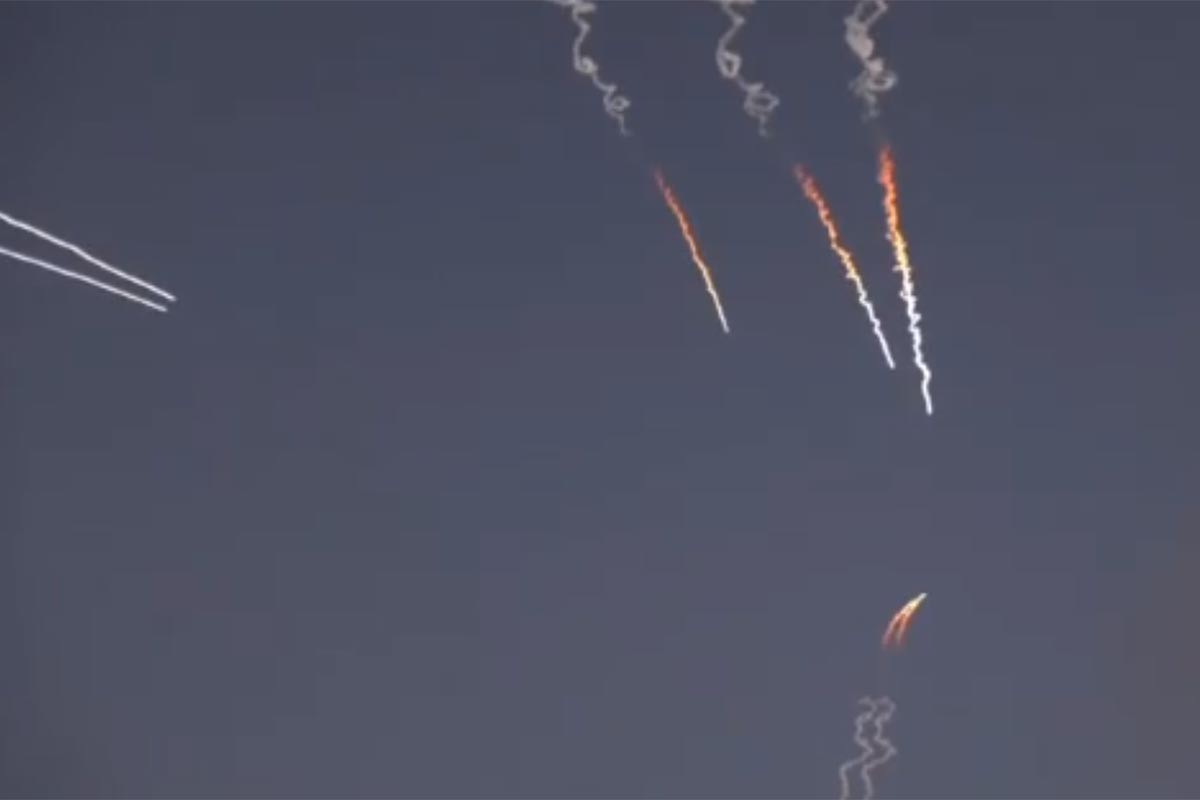 Iran objavio snimak napada na američke baze: Projektili lansirani tokom noći (VIDEO)