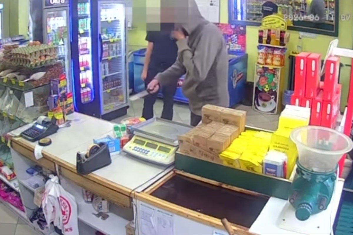 Vatrogasac spriječio pljačku prodavnice: Savladao razbojnika s nožem (VIDEO)