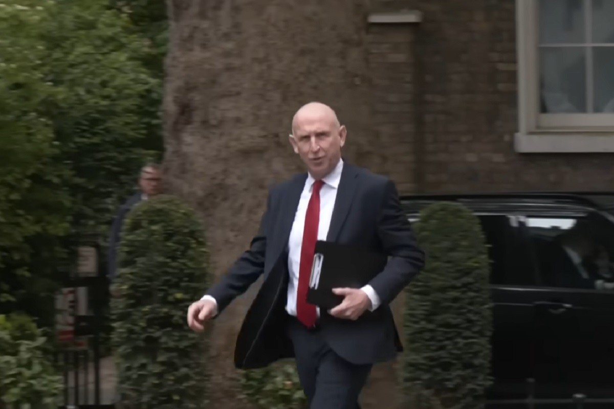 Ostavka ministra odbrane uzdrmala britansku vladu