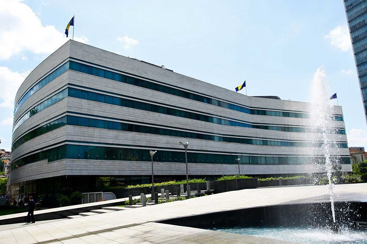 Institucije BiH uštedjele na platama, milione potrošile na putovanja i kirije