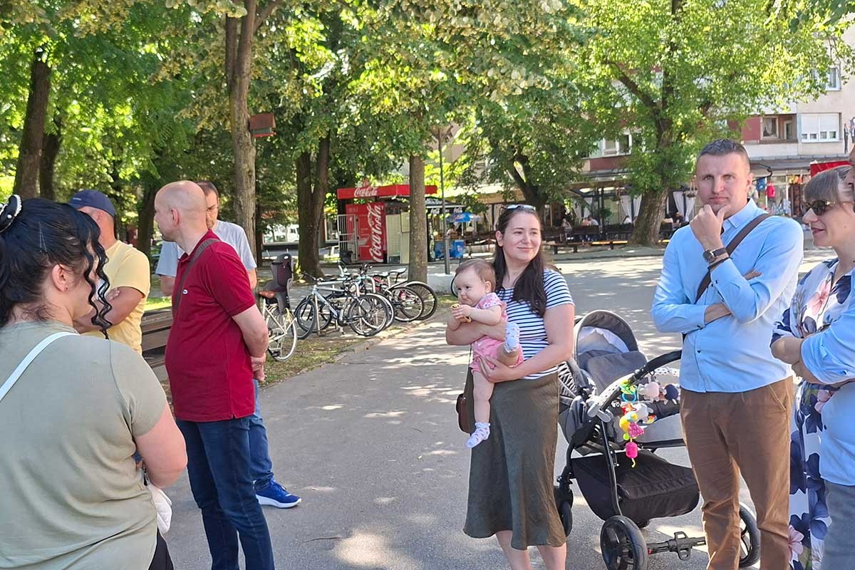 Okupljanje u Banjaluci: Roditelji traže subvencije za produženi boravak
