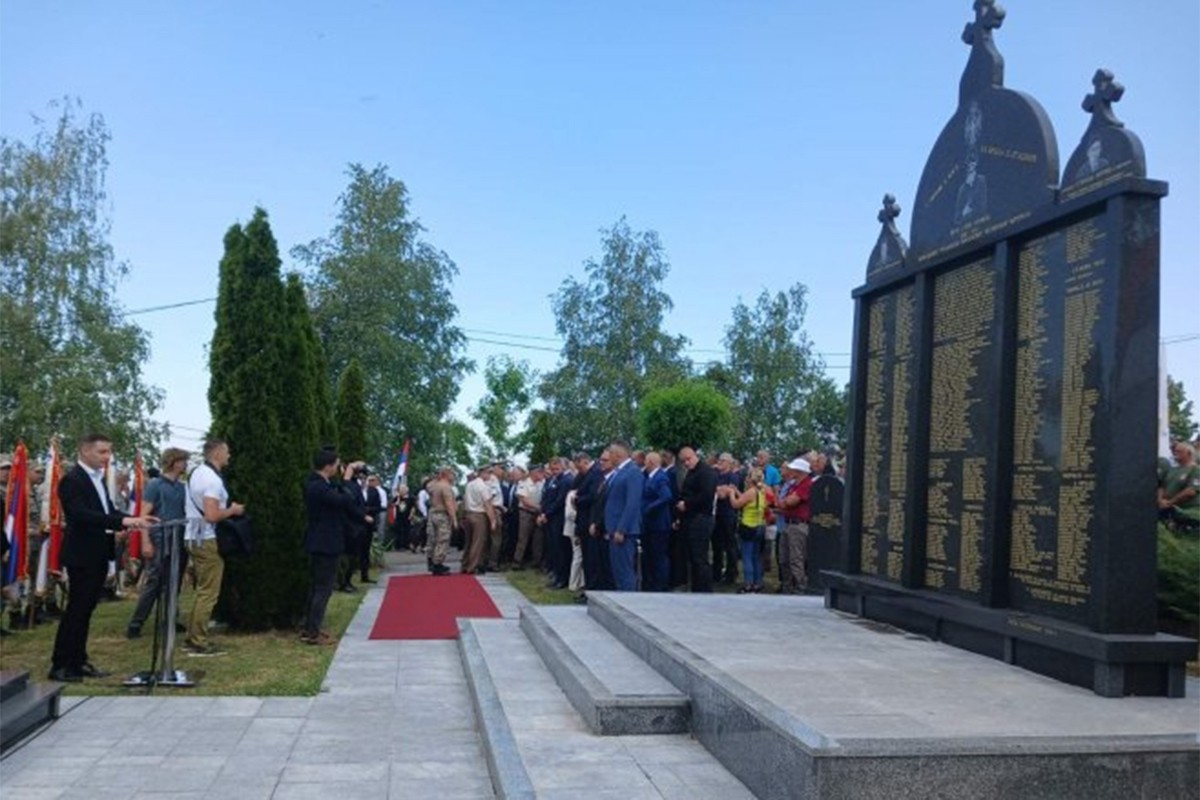 Položeni vijenci na spomen-obilježje poginulim u operaciji "Koridor života"