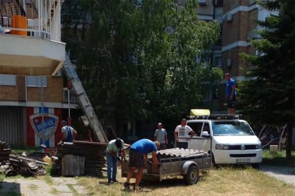 Banjalučani tražili hitno uklanjanje otrovnog azbesta između dva dječja igrališta