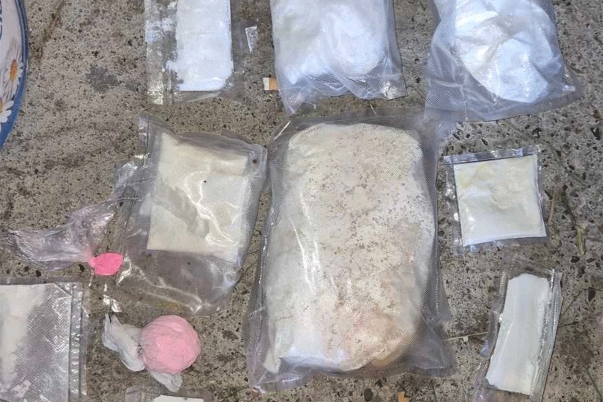 U Gračanici pronađeno 3 kg droge, dvojica uhapšena (FOTO)