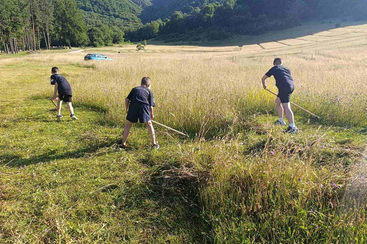 Školu kosidbe na Balkani završilo 15 dječaka, spremni za takmičenje u julu