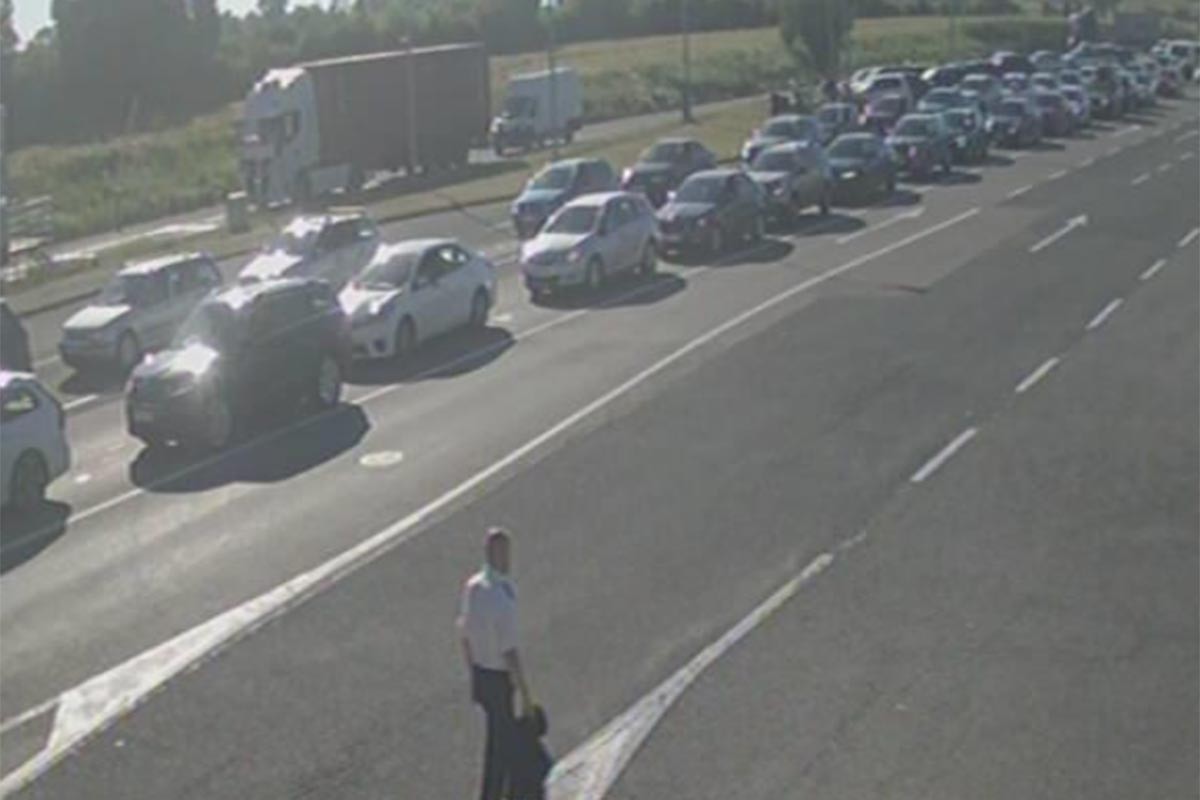 Duga kolona na izlazu iz BiH na Izačiću, vozače očekuju gužve i radovi na putevima