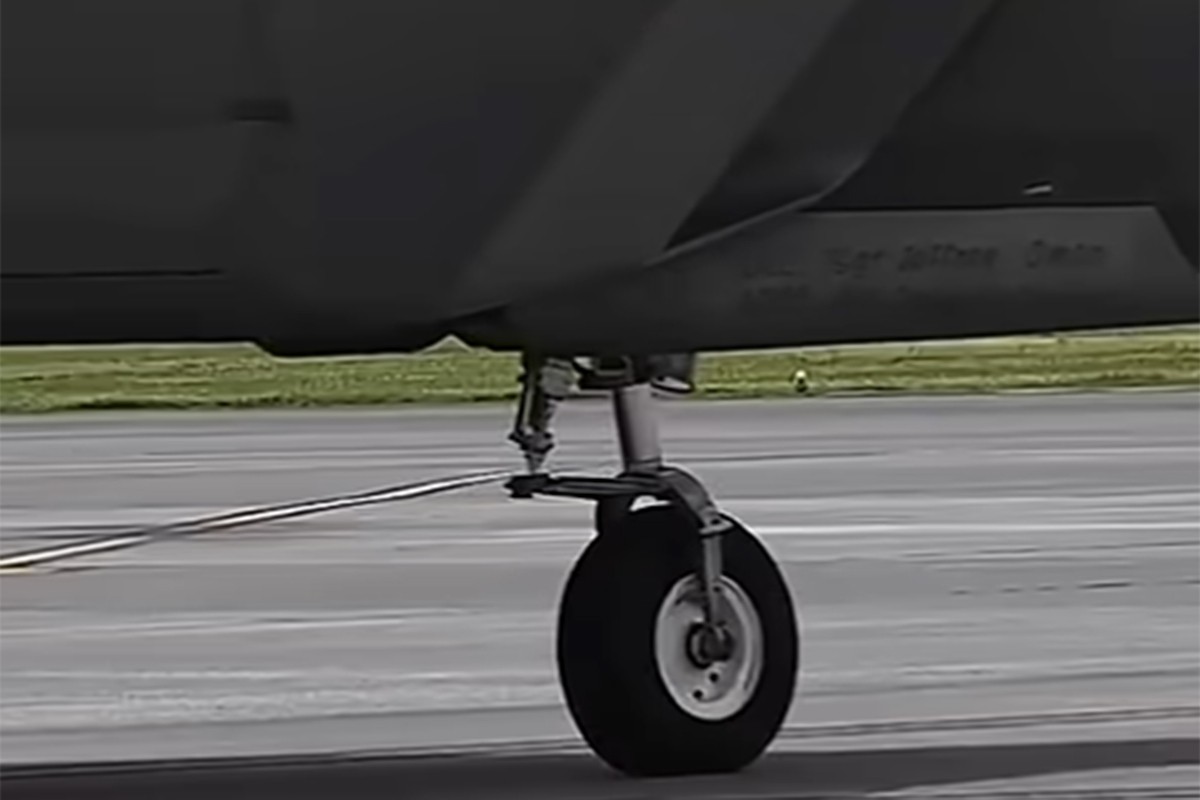 Zašto se gume F-22 lovca pune čistim azotom
