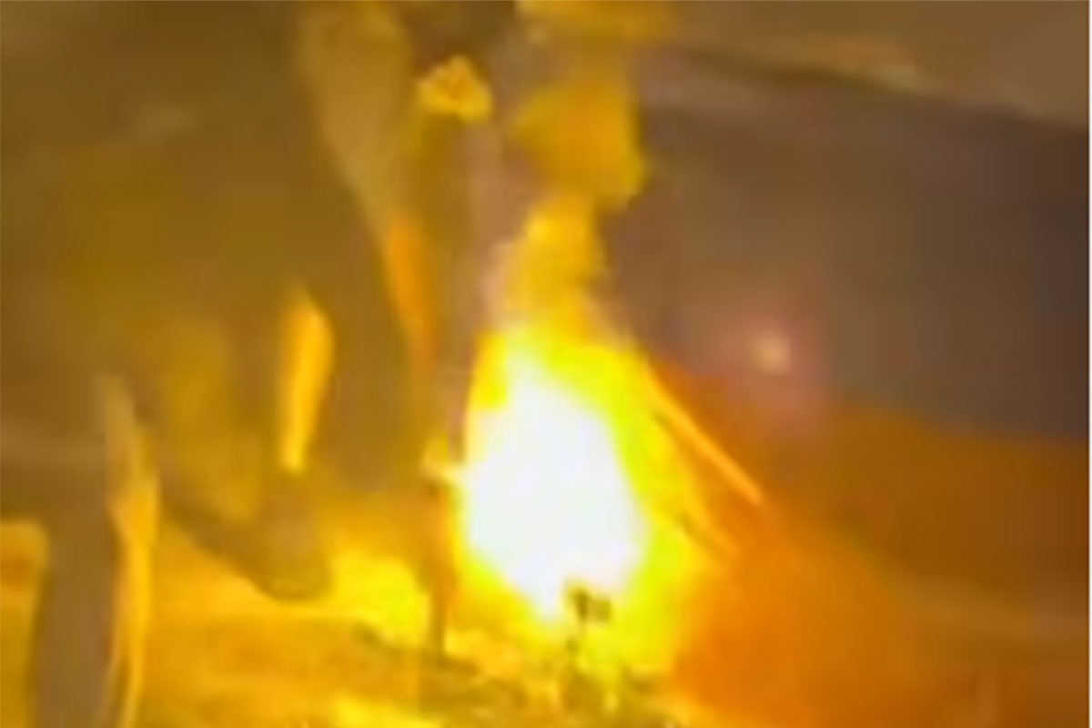 Zapalili zastavu Republike Srpske i uzvikivali "Tekbir, Alahu-ekber" (VIDEO)