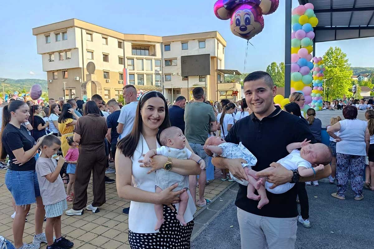I trojke prisustvovale "Konferenciji beba" u Šipovu
