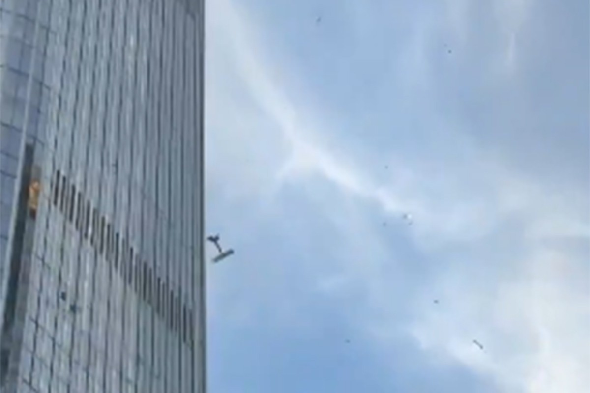 Drama u Pekingu: Avion udario u najviši neboder (VIDEO)