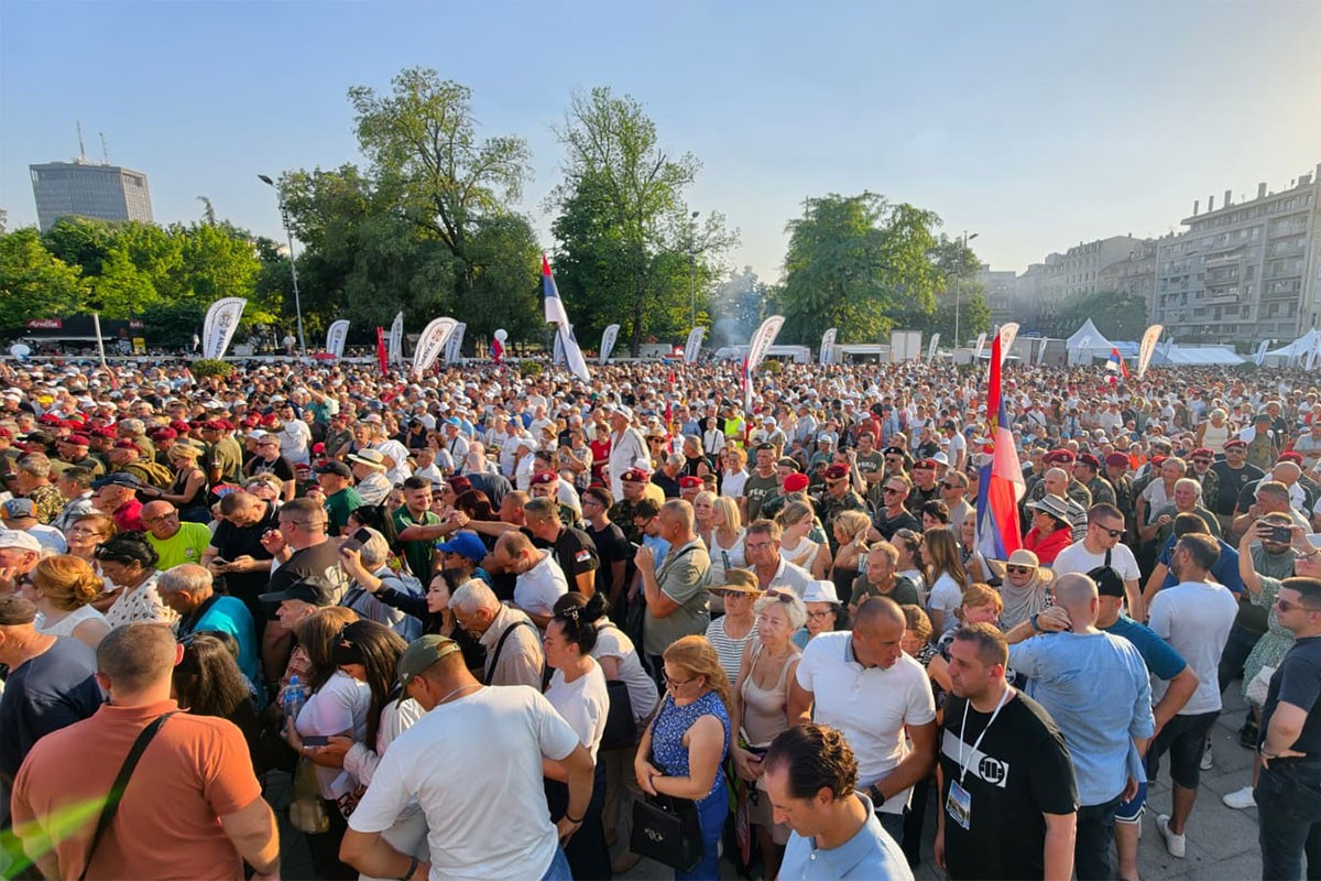 MUP Srbije objavio koliko ljudi je bilo na skupu u Beogradu